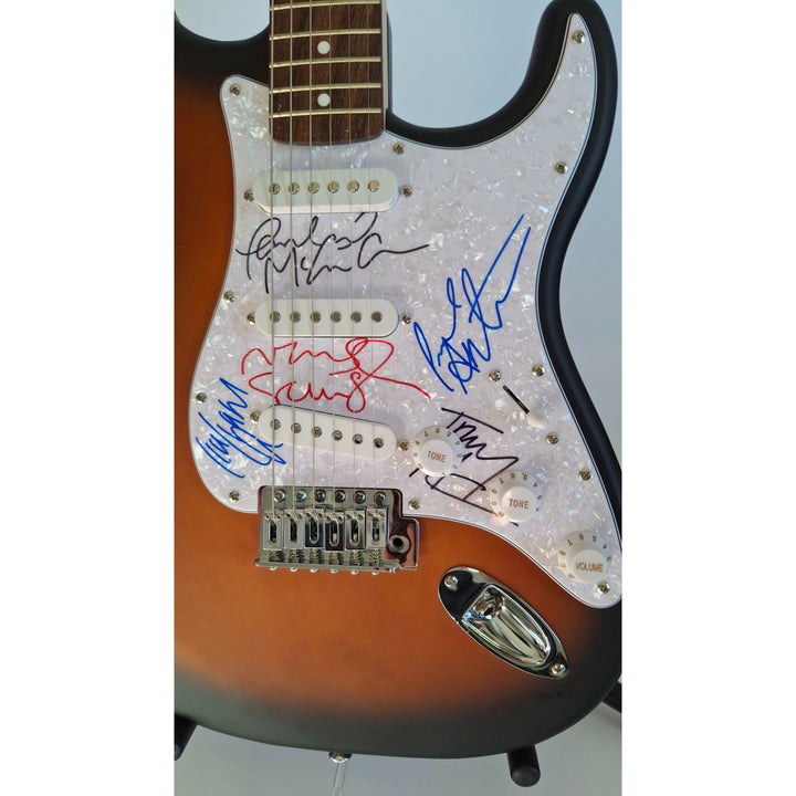 Oasis Liam & Noel Gallagher, Fender Stratocaster electric guitar signed with proof