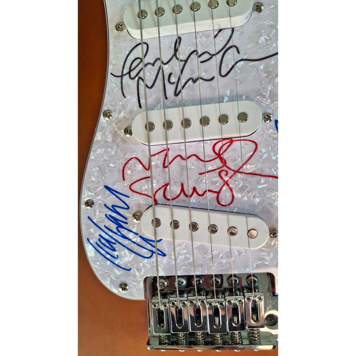 Oasis Liam & Noel Gallagher, Fender Stratocaster electric guitar signed with proof