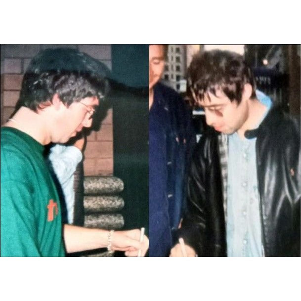 Oasis Liam & Noel Gallagher, Fender Stratocaster electric guitar signed with proof