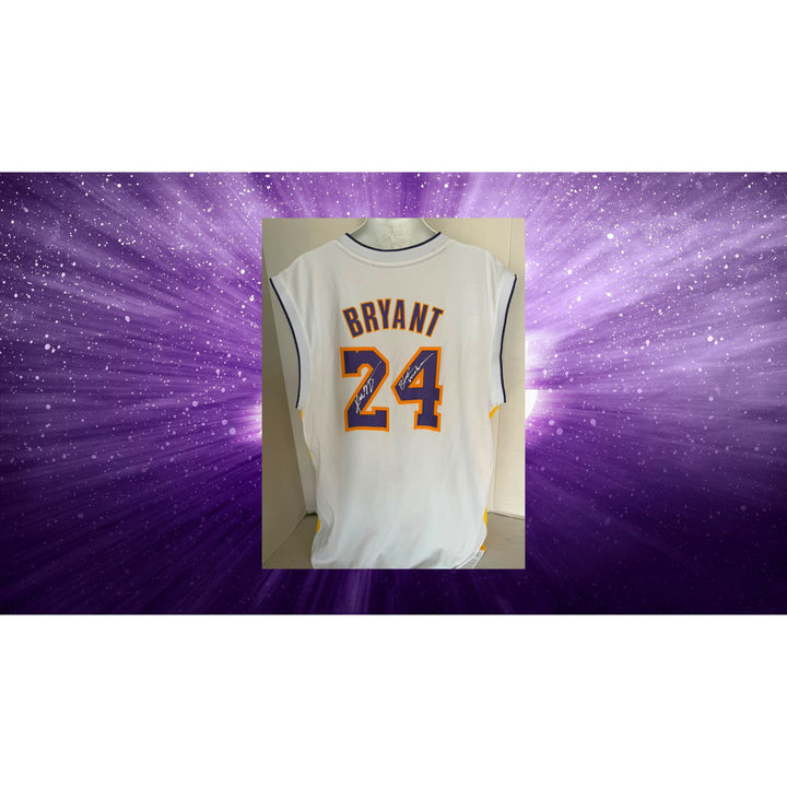Kobe Bryant white Los Angeles Lakers alternate adidas game model signed with inscription and proof.