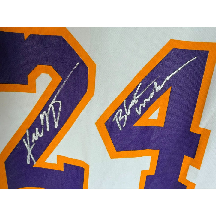 Kobe Bryant white Los Angeles Lakers alternate adidas game model signed with inscription and proof.