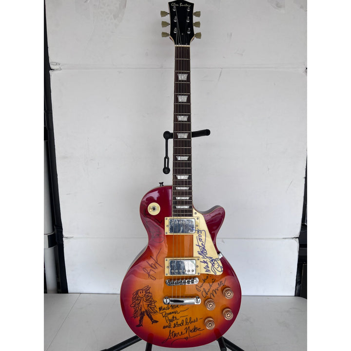Fleetwood Mac vintage les paul signed by Mick Fleetwood, Christine McVie, John McVie, Stevie Nicks and Lindsey Buckingham signed with proof.