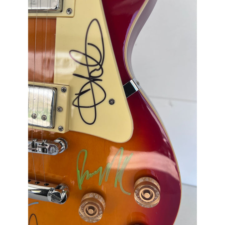 Chester Bennington, Mike Shinoda, Brad Delson, Dave Farrell, Joe Hahn, Rob Bourdon Linkin Park les paul vintage electric guitar signed.