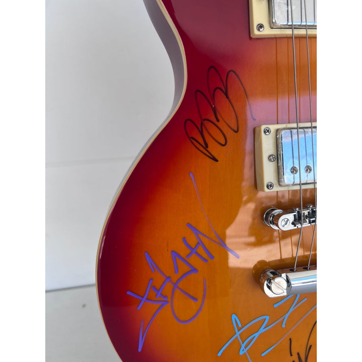 Chester Bennington, Mike Shinoda, Brad Delson, Dave Farrell, Joe Hahn, Rob Bourdon Linkin Park les paul vintage electric guitar signed.