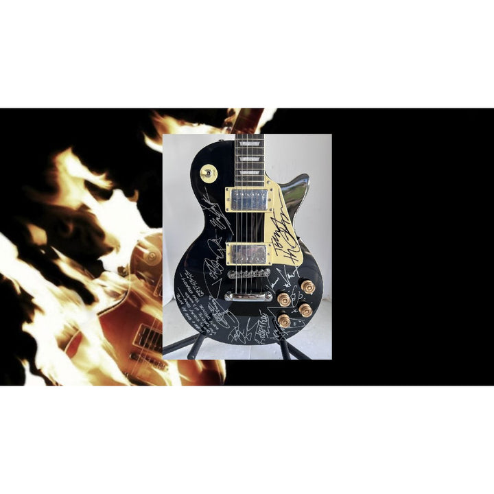 Kiss Gene Simmons, Paul Stanley, Ace Frehley, Peter Criss, Tommy Thayer, Eric Singer and Bruce Kulick Les Paul electric guitar signed with p