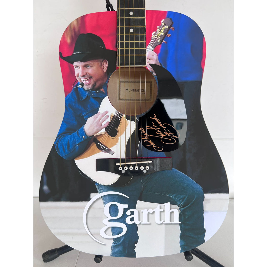 Garth Brooks full size acoustic guitar (one of a kind ) signed with proof.