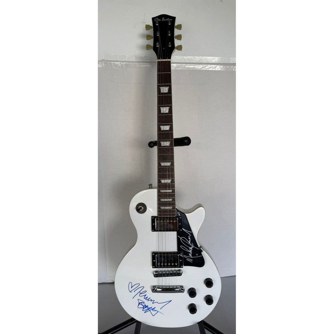 Michael Jackson and Jennifer Batten les paul electric guitar signed with proof.