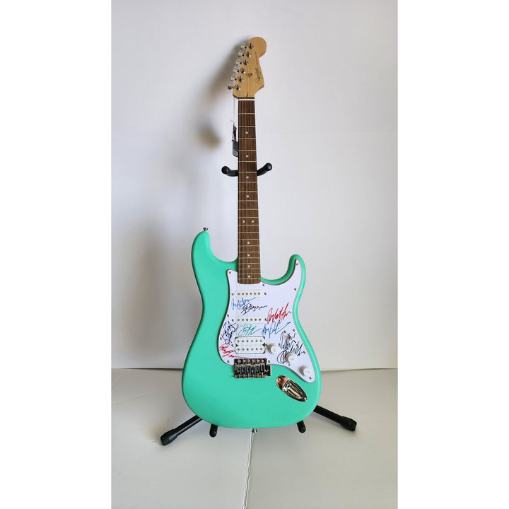 Chicago Peter Cetara, Robert Lamm, Lee Loughnane, Danny Seraphine, Terry Kath, Walt Parazaider & Jimmy Pankow Fender electric guitar signed