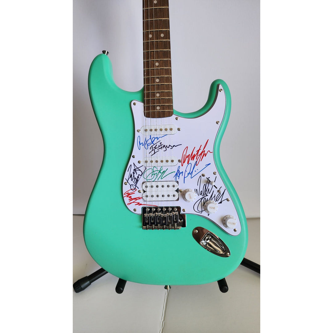 Chicago Peter Cetara, Robert Lamm, Lee Loughnane, Danny Seraphine, Terry Kath, Walt Parazaider & Jimmy Pankow Fender electric guitar signed