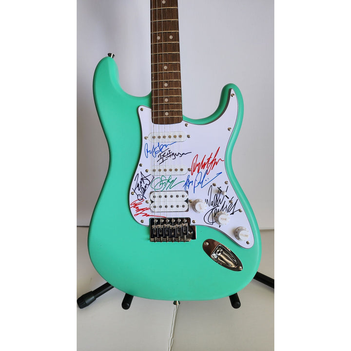 Chicago Peter Cetara, Robert Lamm, Lee Loughnane, Danny Seraphine, Terry Kath, Walt Parazaider & Jimmy Pankow Fender electric guitar signed