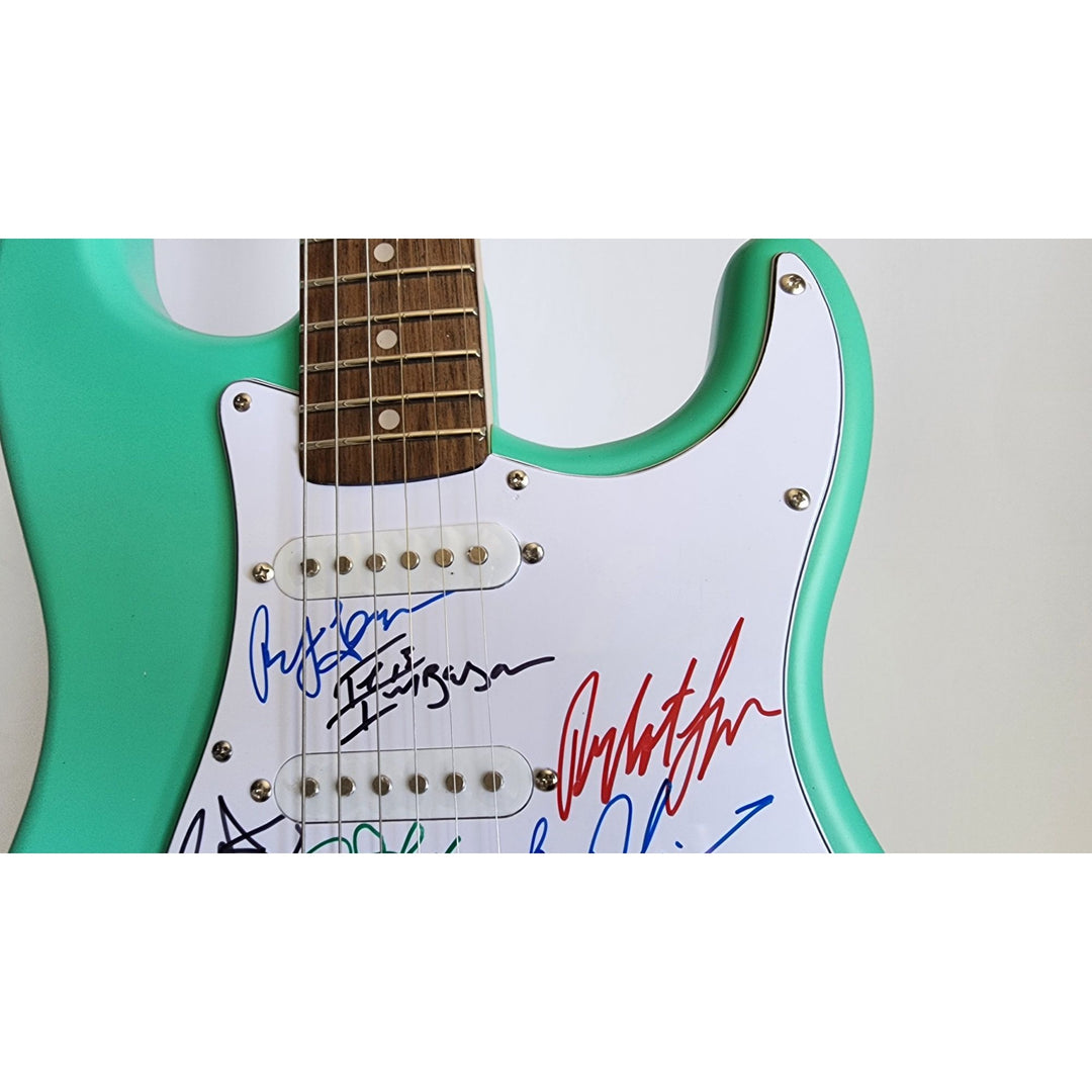 Chicago Peter Cetara, Robert Lamm, Lee Loughnane, Danny Seraphine, Terry Kath, Walt Parazaider & Jimmy Pankow Fender electric guitar signed