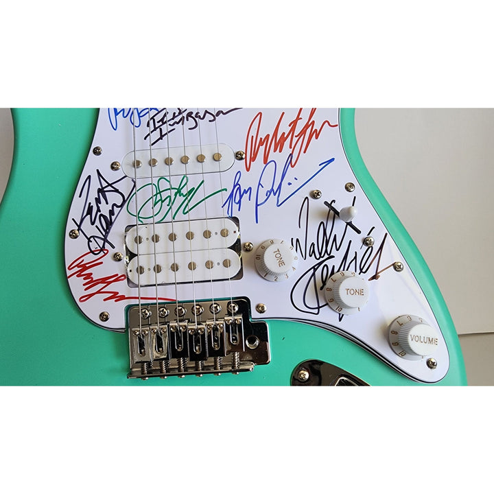 Chicago Peter Cetara, Robert Lamm, Lee Loughnane, Danny Seraphine, Terry Kath, Walt Parazaider & Jimmy Pankow Fender electric guitar signed