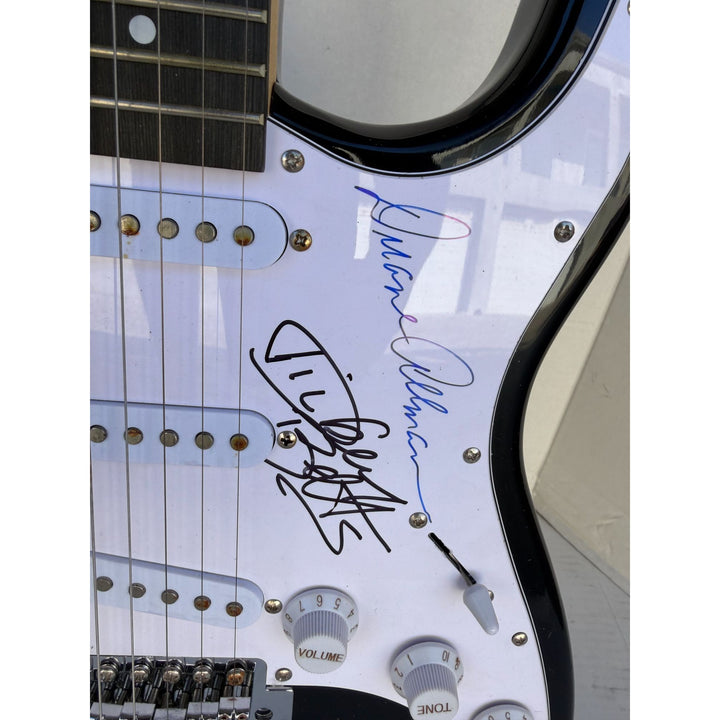 The Allman Brothers Duane Allman Greg Allman Butch Trucks Dickey Betts Warren Haynes Johanny Johanson stratocaster electric guitar signed.