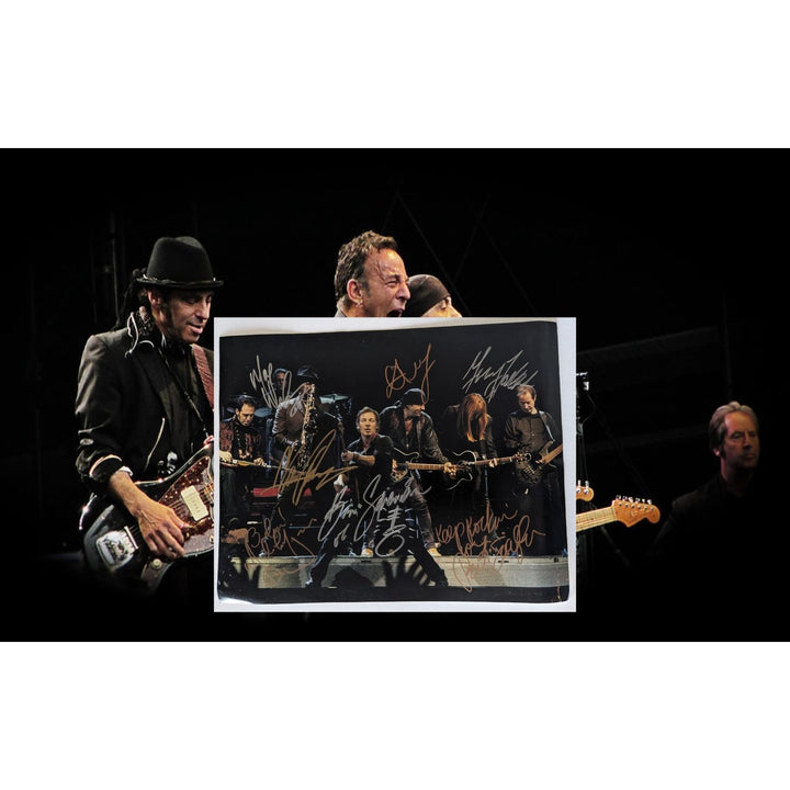 Bruce Springsteen,n Clarence Clemens, Patti Scialfa Gary Tallent, Max Weinberg, Stevie Van Zant, Nils Lofgren