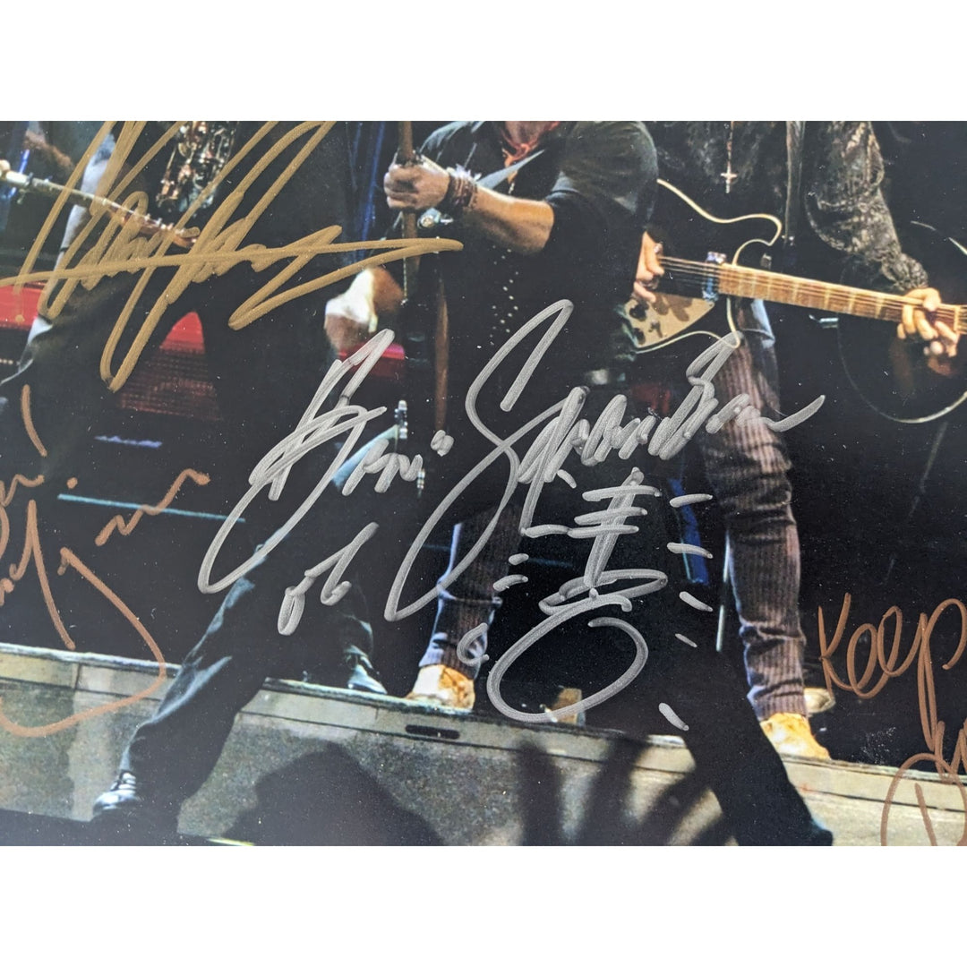 Bruce Springsteen,n Clarence Clemens, Patti Scialfa Gary Tallent, Max Weinberg, Stevie Van Zant, Nils Lofgren