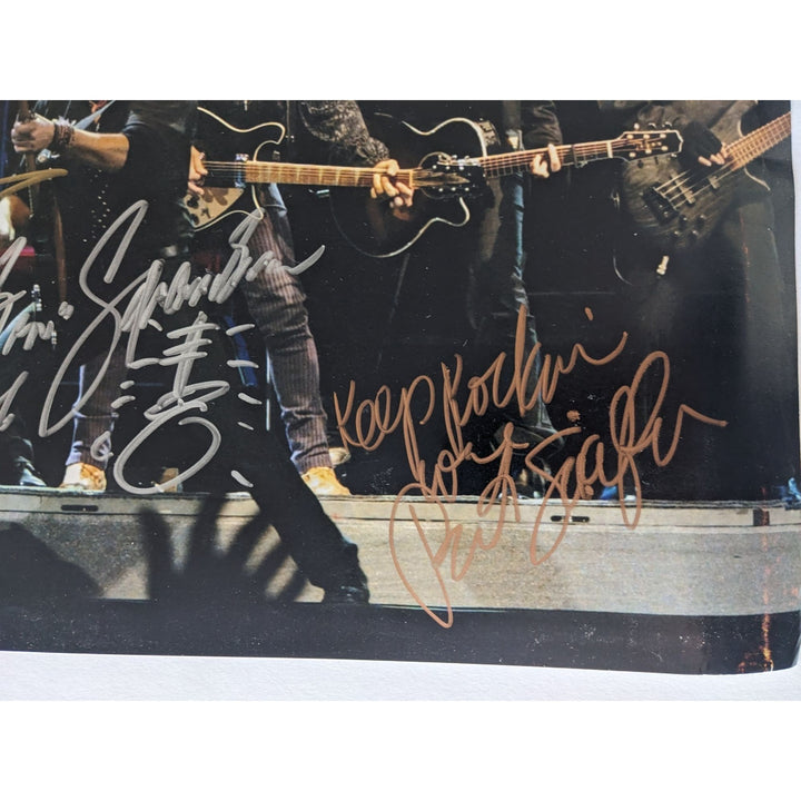 Bruce Springsteen,n Clarence Clemens, Patti Scialfa Gary Tallent, Max Weinberg, Stevie Van Zant, Nils Lofgren