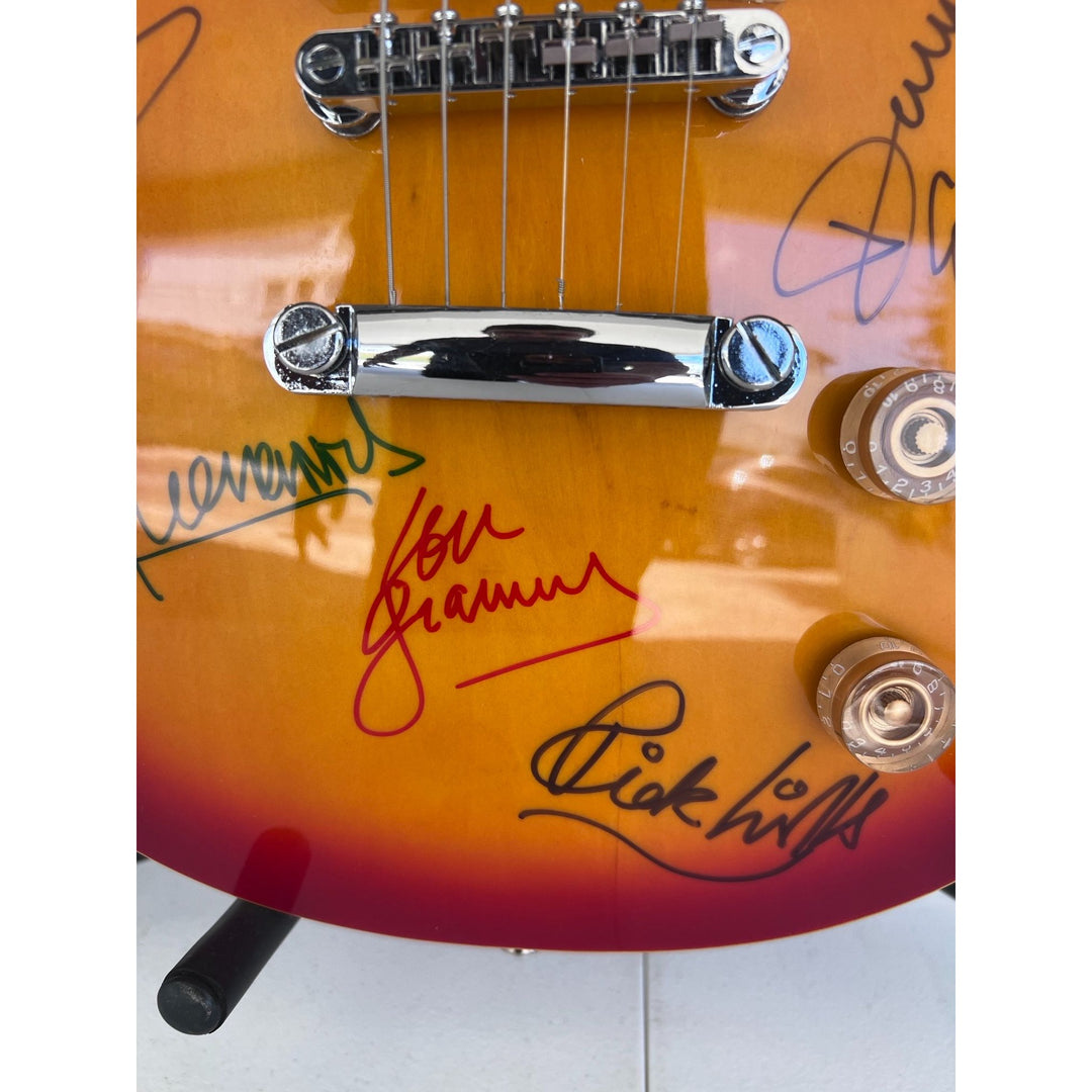 Lou Gramm, Dennis Elliott, Al Greenwood, Ian McDonald, Mick Jones, and Rick Wills vintage Les Paul full size electric guitar signed.