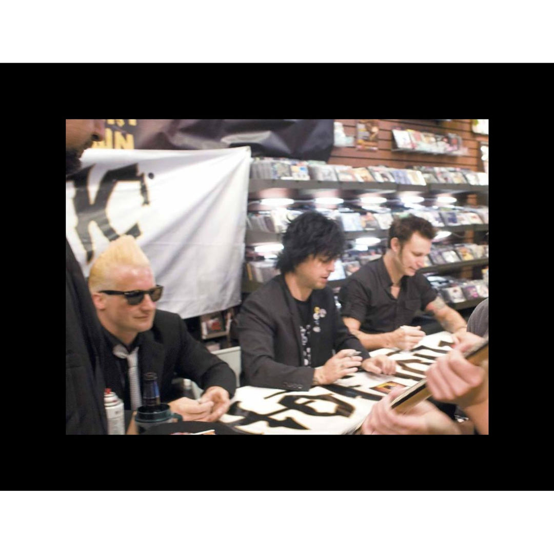 Green Day Tre Cool, Billy Joe Armstrong, Mike Dirnt full size Stratocaster electric guitar signed with proof and museum quality frame 24x48