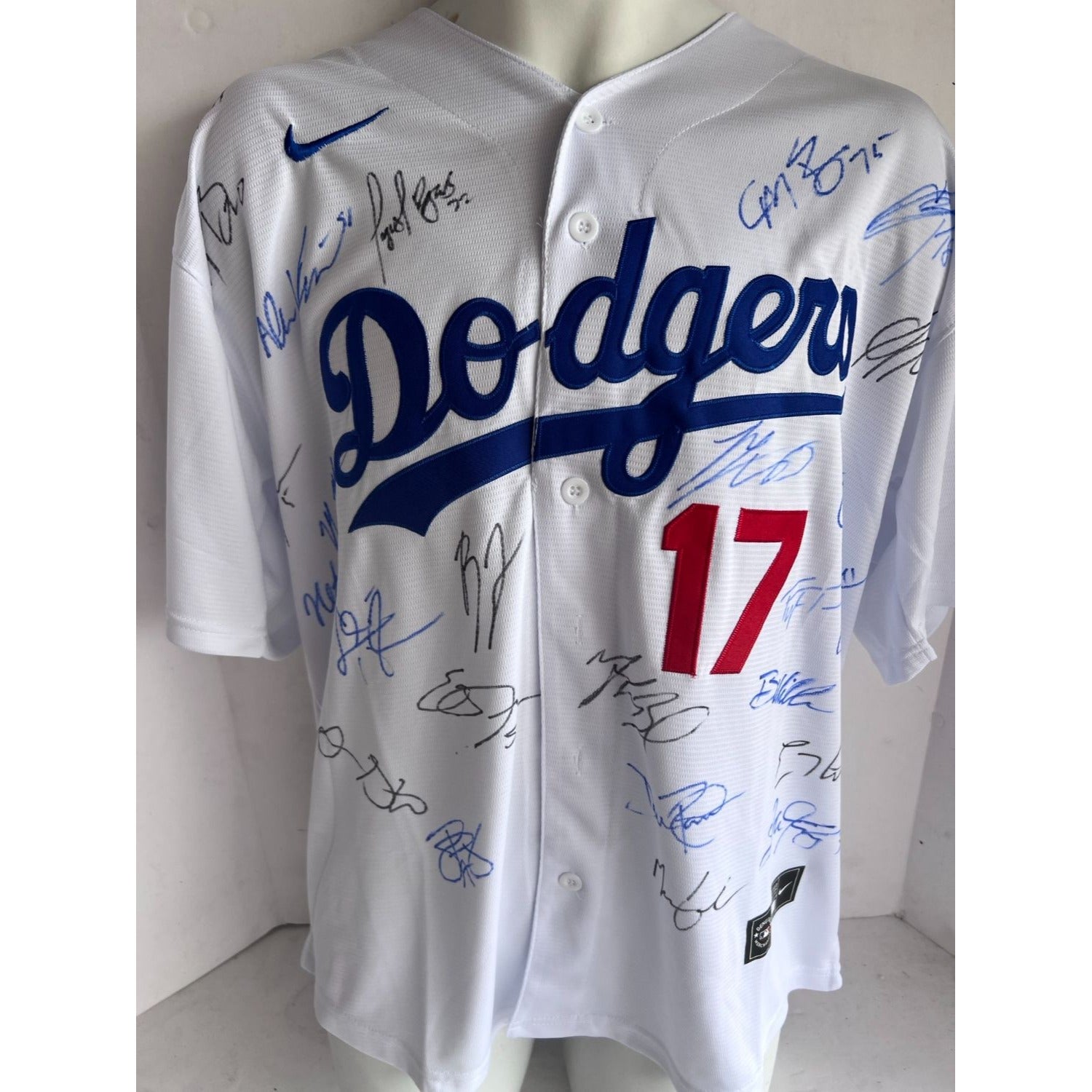 Shohei Ohtani Los Angeles Dodgers 2024 team signed jersey with proof