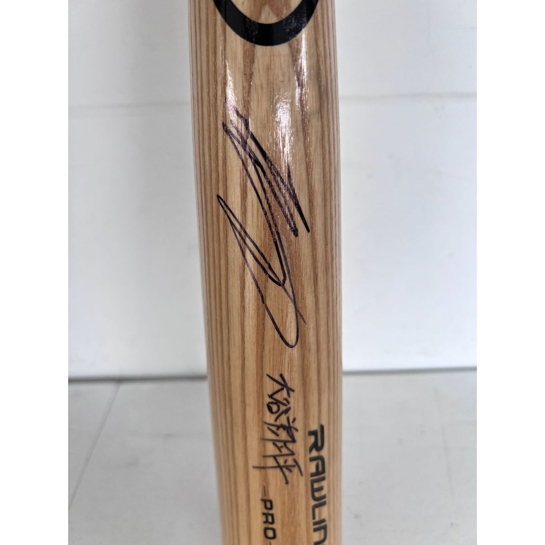 Shohei Ohtani Los Angeles Dodgers Rawlings MLB game model bat extremely rare signed in English and Japanese with proof