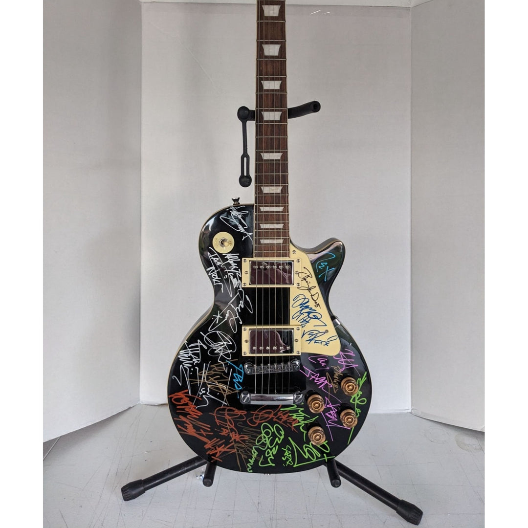Heavy Metals Greatest bands black les paul electric Black Sabbath Metallica Judas Priest Iron Maiden 30 signed with proof