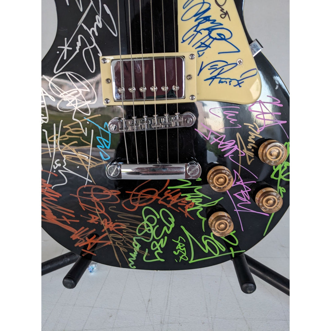 Heavy Metals Greatest bands black les paul electric Black Sabbath Metallica Judas Priest Iron Maiden 30 signed with proof