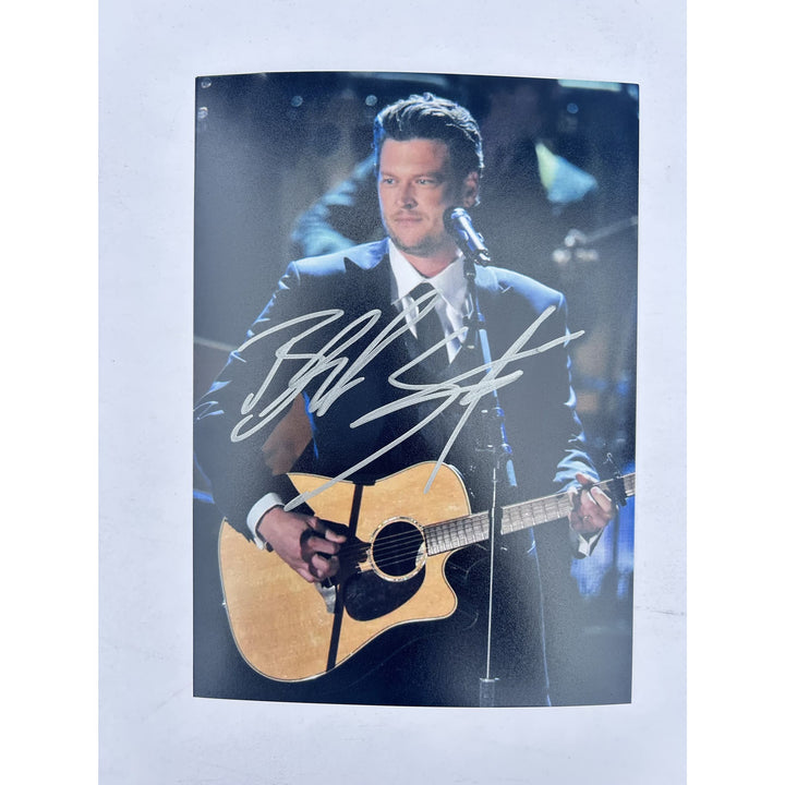 Blake Shelton Country Music Legend 5x7 Photo signed with proof.