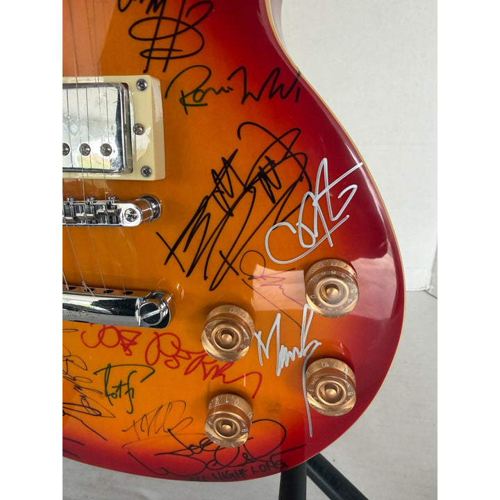 Jimmy Page, Eric Clapton, Jeff Beck Keith RIichard 23 greatest guitarists Cherry les paul electric guitar signed with proof.