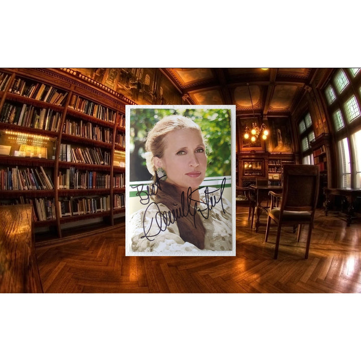 Danielle Steel one the World's most commercially successful authors signed 5x7 photograph - Awesome Artifacts