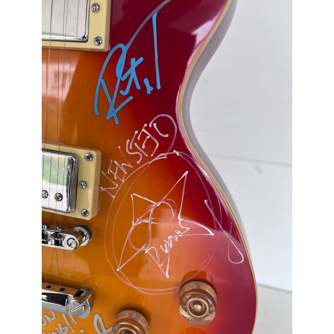 Metallica James Hetfield Lars Ulrich Kirk Hammett Robert Trujillo Jason Newsted vintage les paul signed with proof (one of a kind).