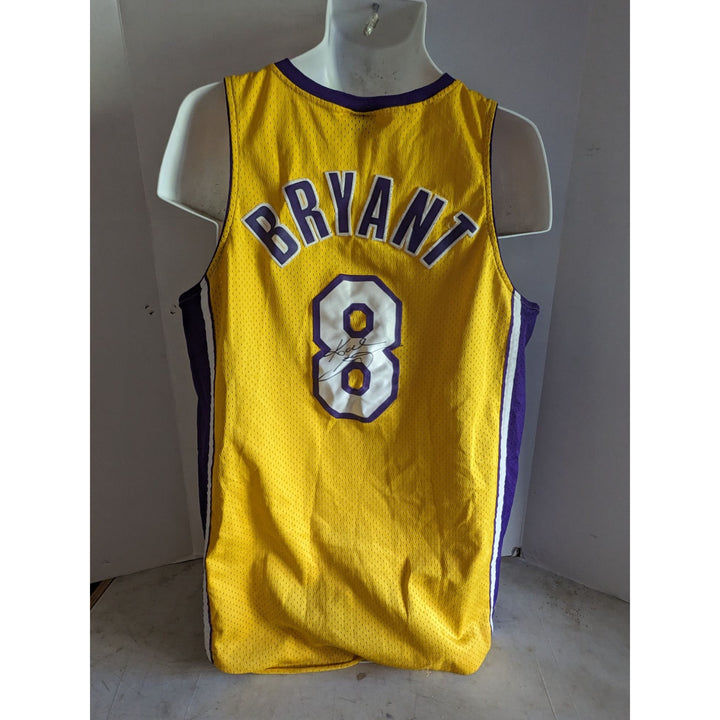 Kobe Bryant vintage Los Angeles Lakers jersey size xl signed with proof