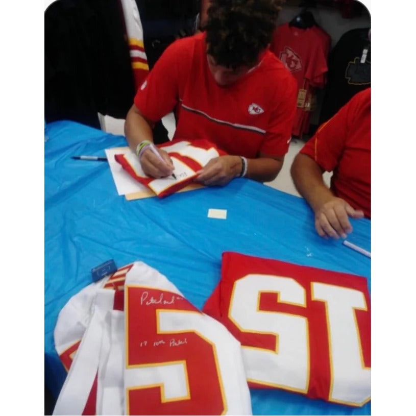 Patrick Mahomes size xl game model jersey signed with proof & inscription rare