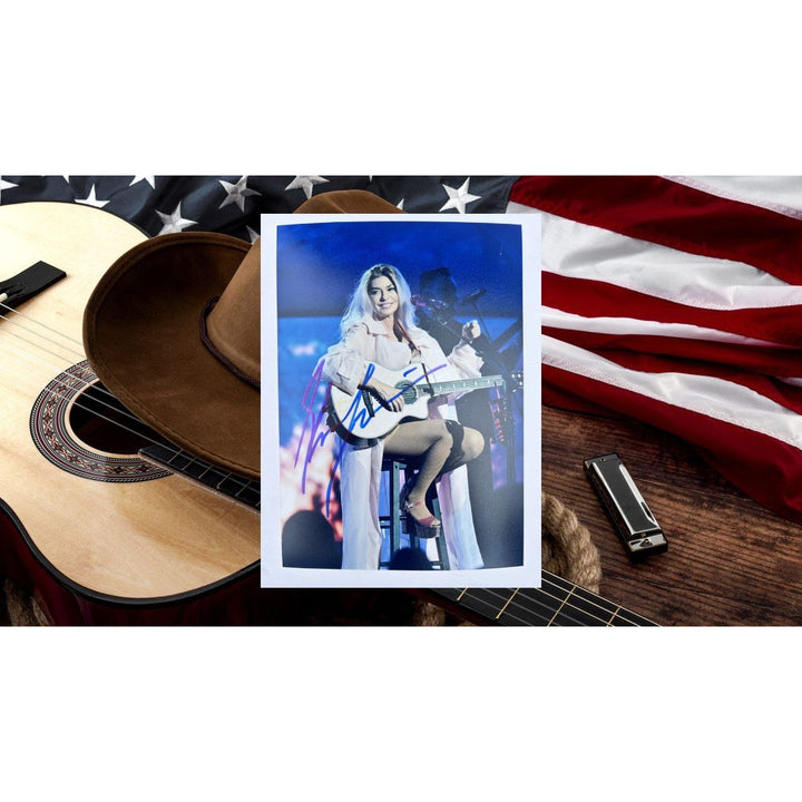 Shanai Twain Country Music Legend 5x7 Photo signed with proof.