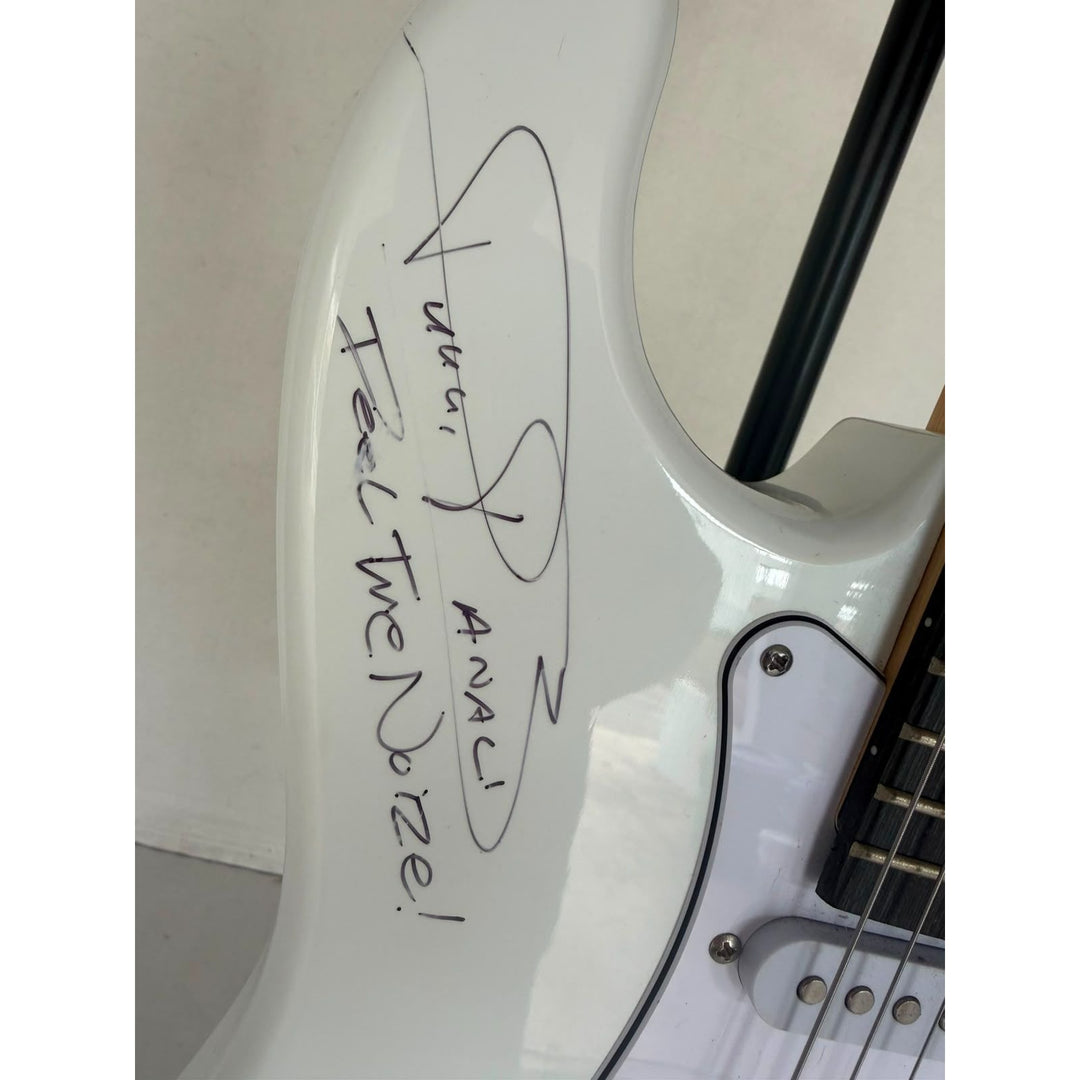 Quiet Riot Randy Rhoads Drew Forsyth Rudy Sarzo Kevin Dubrow Frankie Banali very rare Stratocaster electric guitar signed with proof.