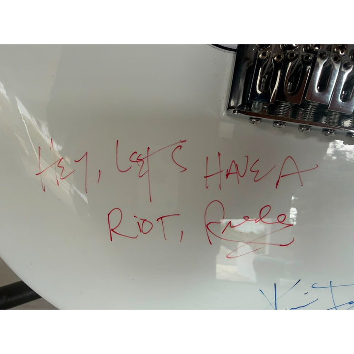 Quiet Riot Randy Rhoads Drew Forsyth Rudy Sarzo Kevin Dubrow Frankie Banali very rare Stratocaster electric guitar signed with proof.