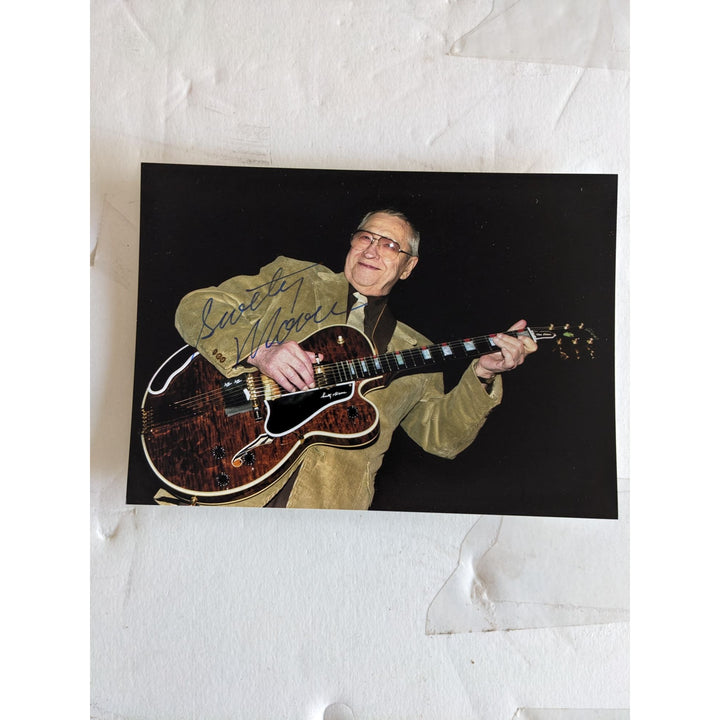 Scottie Moore 5x7 photo signed with proof