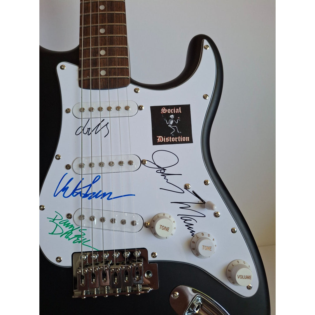 Social Distortion, Mike Ness, David Hidalgo, Jonh Maurer, Dennis Danell Fender Stratocaster Squier electric guitar signed with proof