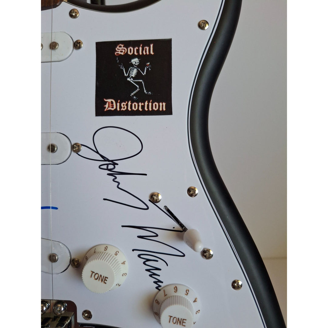 Social Distortion, Mike Ness, David Hidalgo, Jonh Maurer, Dennis Danell Fender Stratocaster Squier electric guitar signed with proof