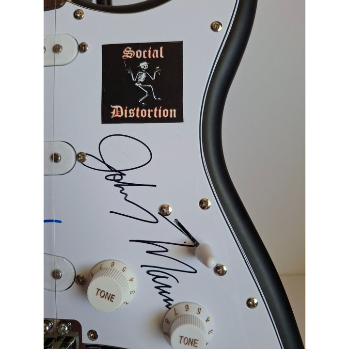 Social Distortion, Mike Ness, David Hidalgo, Jonh Maurer, Dennis Danell Fender Stratocaster Squier electric guitar signed with proof