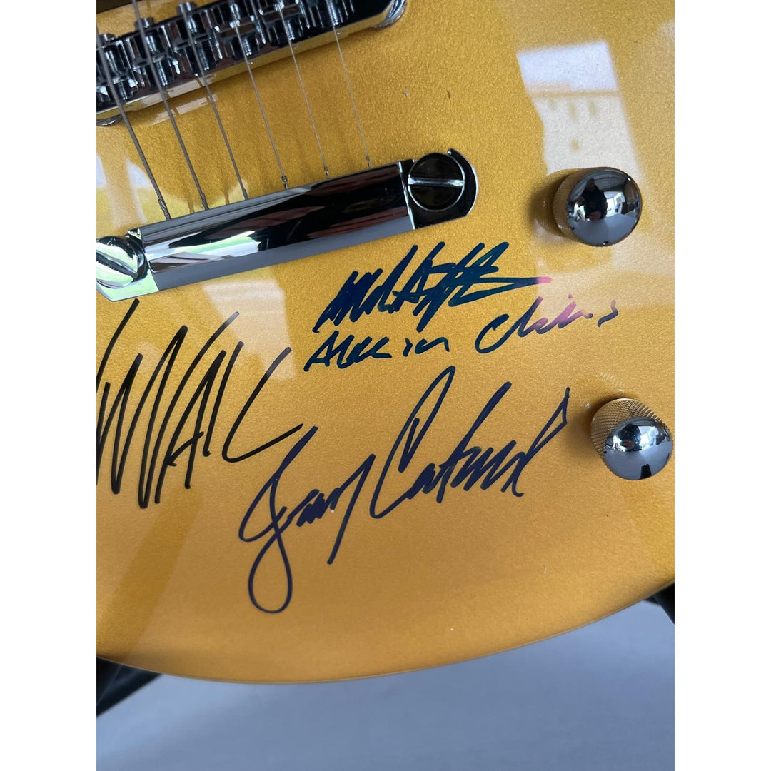Alice N' Chains Mike Starr, Layne Staley Jerry Cantrell , Sean Kinney, William Duvall, gold les paul electric guitar signed with proof