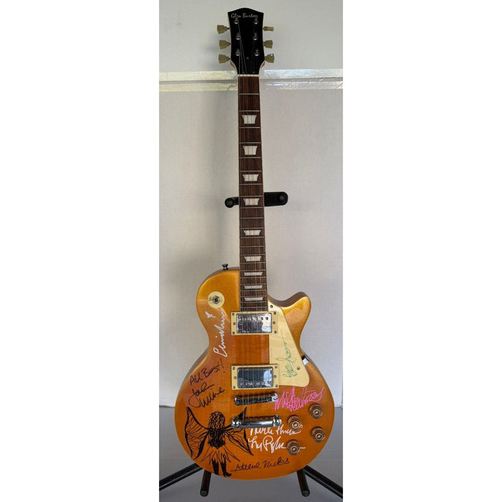 Fleetwood Mac vintage Gold les paul signed by Peter Green, Mick Fleetwood, Christine McVie, John McVie, Stevie Nicks  Lindsey Buckingham