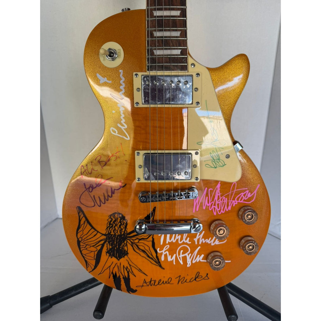 Fleetwood Mac vintage Gold les paul signed by Peter Green, Mick Fleetwood, Christine McVie, John McVie, Stevie Nicks  Lindsey Buckingham