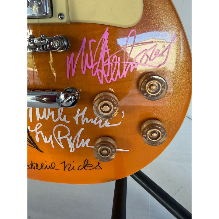 Fleetwood Mac vintage Gold les paul signed by Peter Green, Mick Fleetwood, Christine McVie, John McVie, Stevie Nicks  Lindsey Buckingham