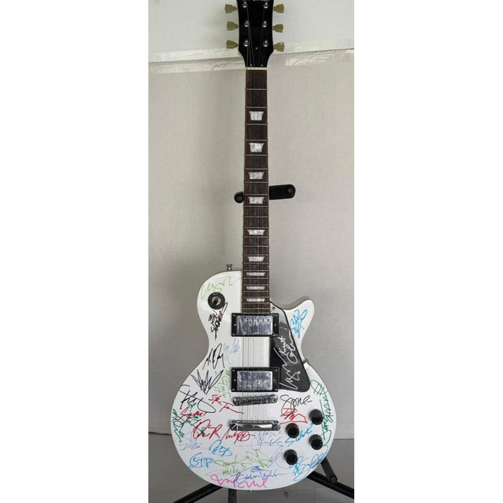 Grunge legends  Pearl Jam STP Smashing Pumpkins Soundgarden Nirvana Alice in Chains Mudhoney & Hole white Les Paul electric guitar signed..