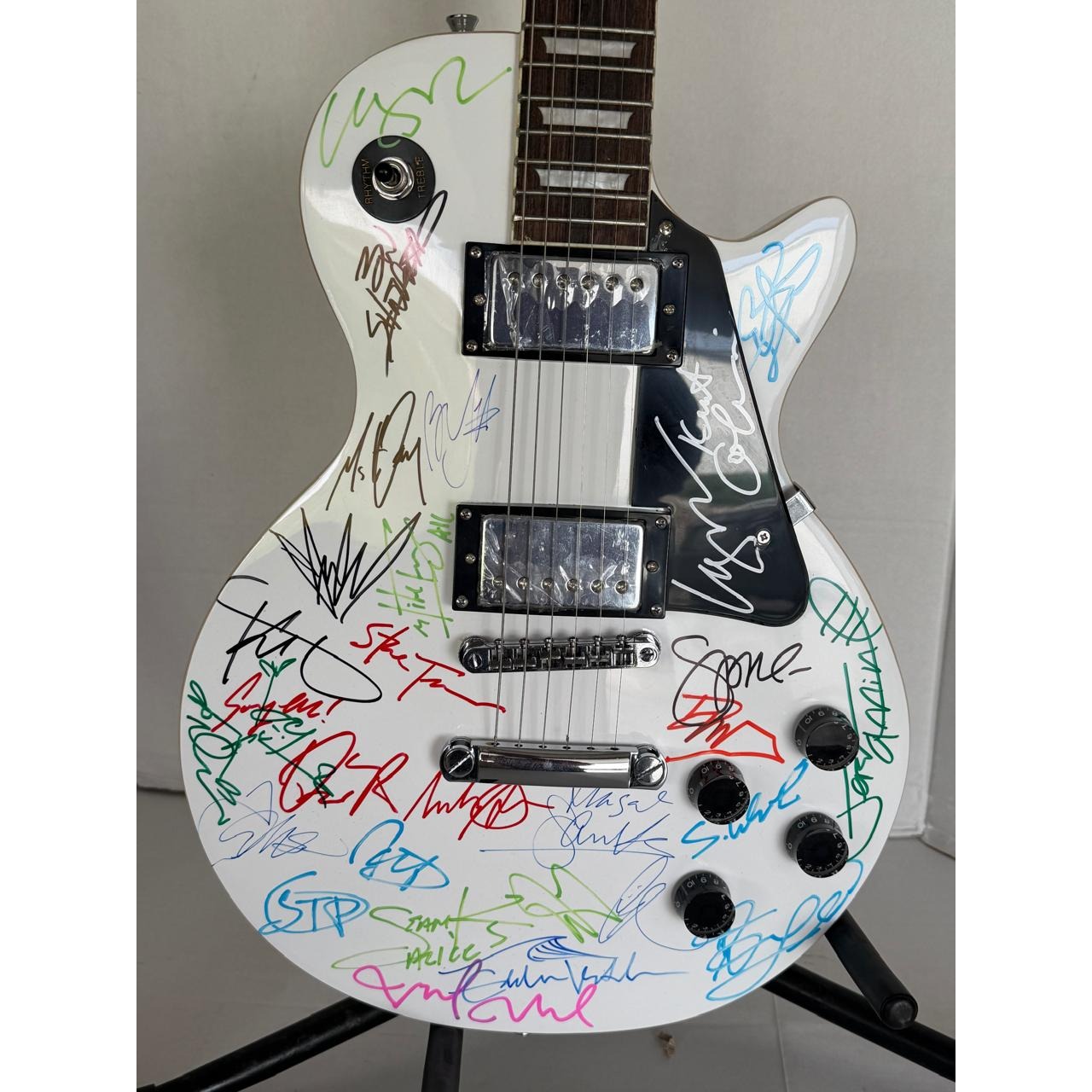 Grunge legends Pearl Jam STP Smashing Pumpkins Soundgarden Nirvana Ali