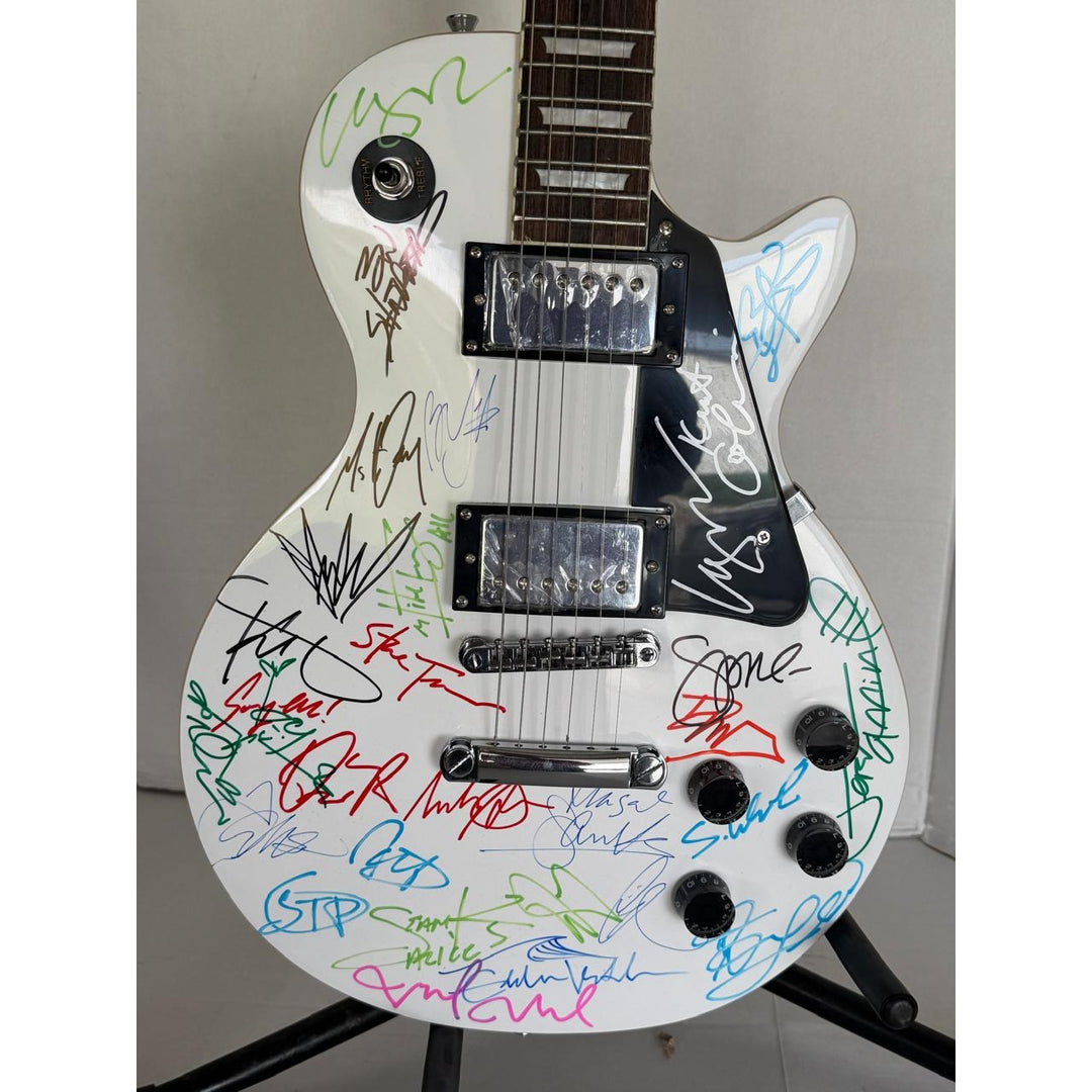 Grunge legends  Pearl Jam STP Smashing Pumpkins Soundgarden Nirvana Alice in Chains Mudhoney & Hole white Les Paul electric guitar signed..