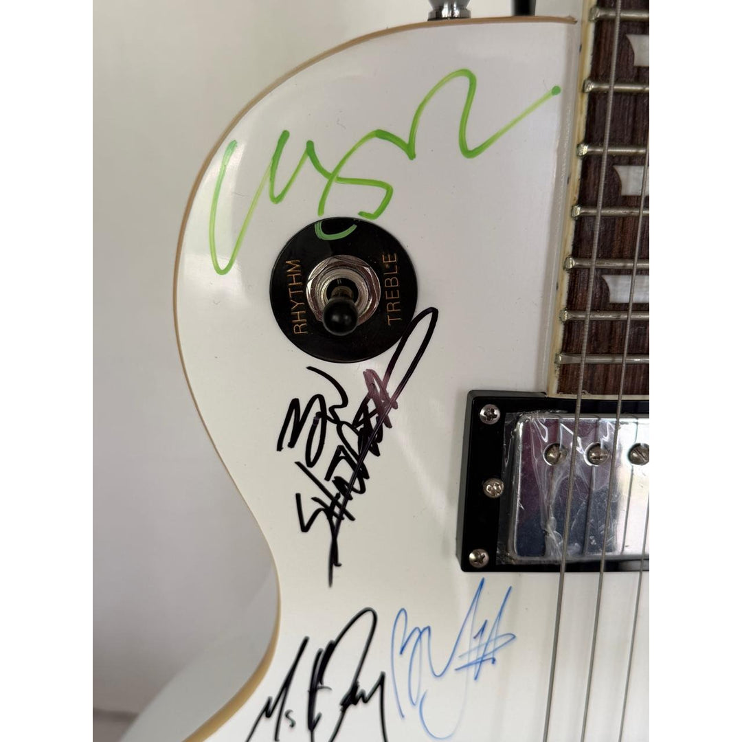 Grunge legends  Pearl Jam STP Smashing Pumpkins Soundgarden Nirvana Alice in Chains Mudhoney & Hole white Les Paul electric guitar signed..