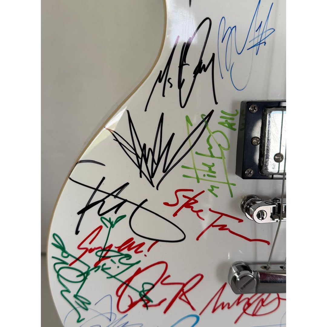 Grunge legends  Pearl Jam STP Smashing Pumpkins Soundgarden Nirvana Alice in Chains Mudhoney & Hole white Les Paul electric guitar signed..