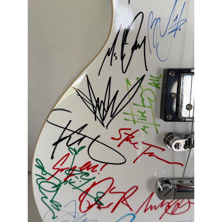 Grunge legends  Pearl Jam STP Smashing Pumpkins Soundgarden Nirvana Alice in Chains Mudhoney & Hole white Les Paul electric guitar signed..