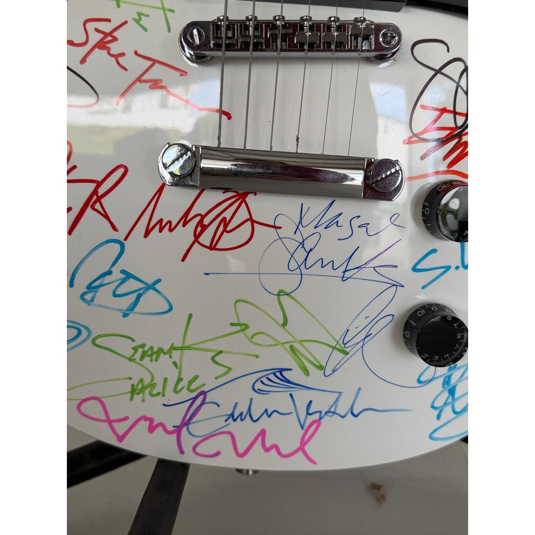 Grunge legends  Pearl Jam STP Smashing Pumpkins Soundgarden Nirvana Alice in Chains Mudhoney & Hole white Les Paul electric guitar signed..